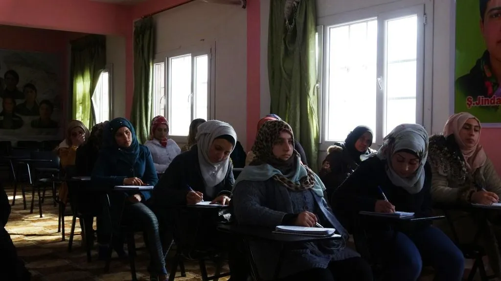 أكاديمية المرأة.. سعي لتعزيز دور المرأة في المجتمع 