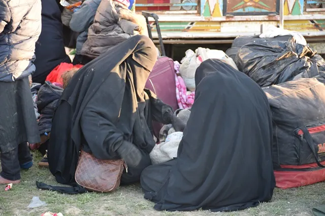 دفعة جديدة من النازحين تصل مخيم الهول