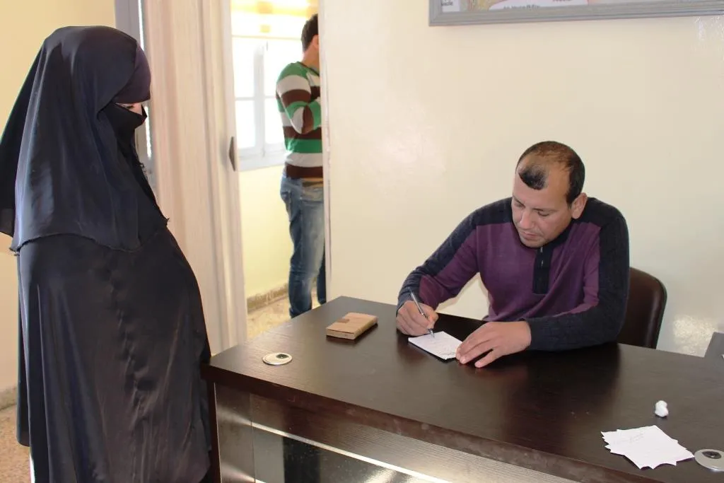 مستوصف العكيرشي يقدم العلاج لـ 200 حالة مرضية يومياً