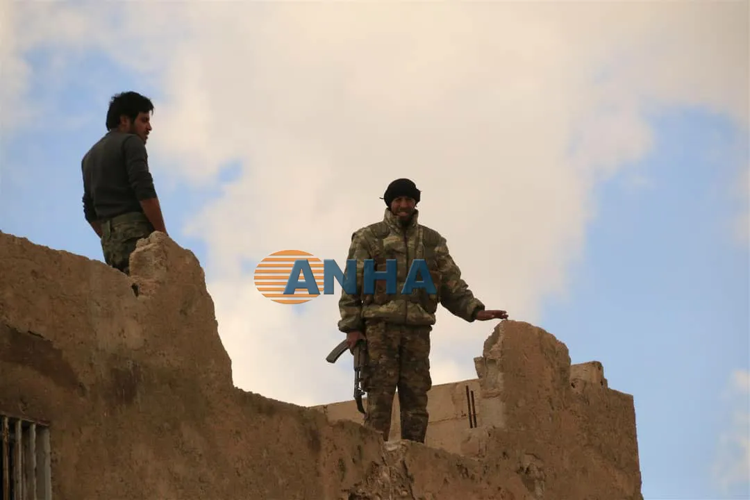  قيادي: داعش يستخدم المدنيين كدروع في آخر نقطة يسيطرون عليها