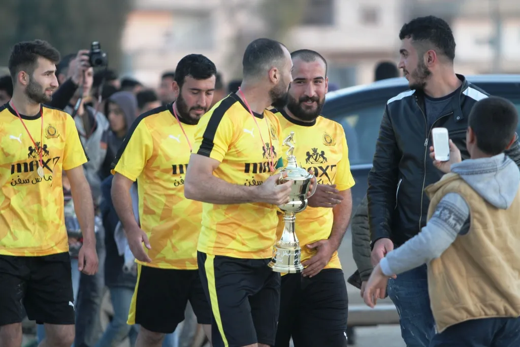 فريق الفرات يتوج بطلاً لدوري مقاطعة كوباني