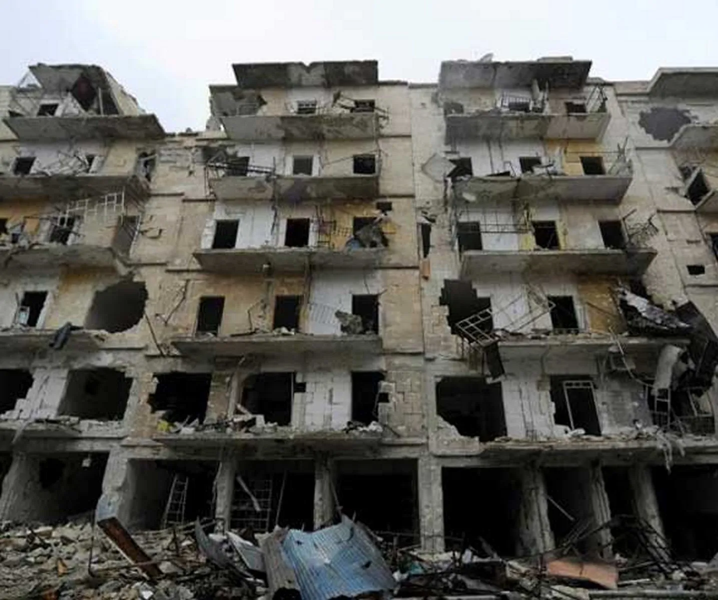 المباني المهددة بالانهيار تنذر بأزمة  في شرقي حلب