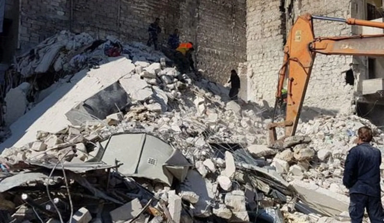 المباني المهددة بالانهيار تنذر بأزمة  في شرقي حلب