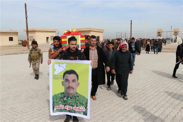 جثمان الشهيد عواد الملحم يوارى الثرى في مزار الشدادي