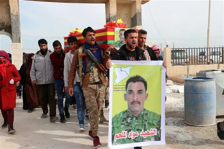 جثمان الشهيد عواد الملحم يوارى الثرى في مزار الشدادي