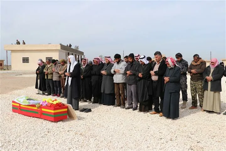 جثمان الشهيد عواد الملحم يوارى الثرى في مزار الشدادي