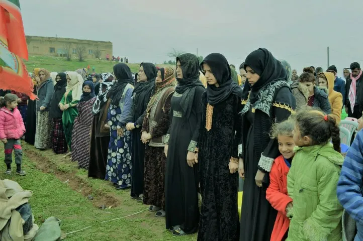 أهالي تل تمر وريفها يقدمون واجب العزاء لذوي الشهيد عكيد بوطان