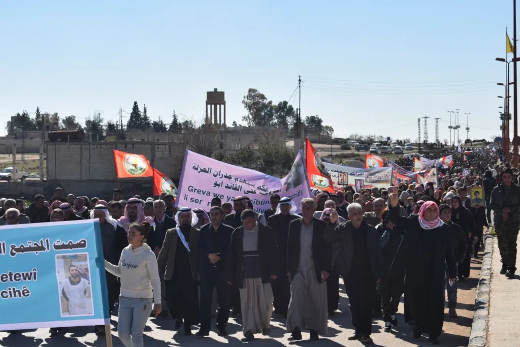 الآلاف يتظاهرون تنديداً بالعزلة المفروضة على أوجلان والصمت الدولي تجاهها