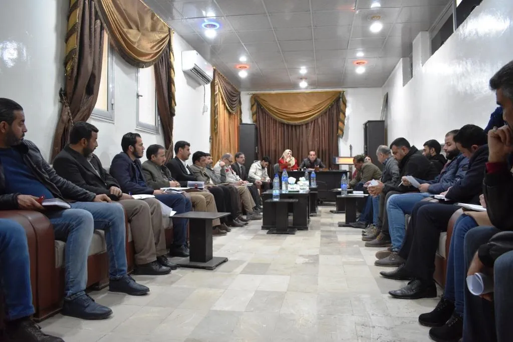 وفد من الإدارة الذاتية لشمال وشرق سوريا يزور مجلس دير الزور المدني