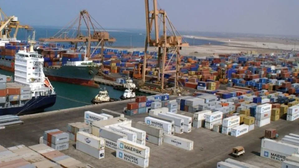 الحوثيون يوافقون على الانسحاب من ميناءين