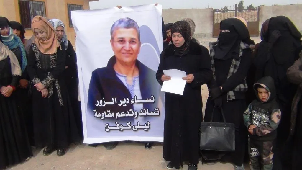 وقفة تضامنيه مع البرلمانية ليلى كوفن في بلدة الصور