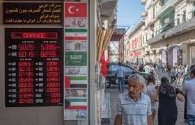 بلومبيرغ: الأتراك يفقدون الثقة بالليرة