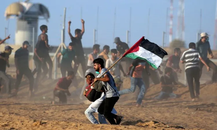 إصابة 33 فلسطينياً بقمع الجيش الإسرائيلي مسيرات غزة الأسبوعية