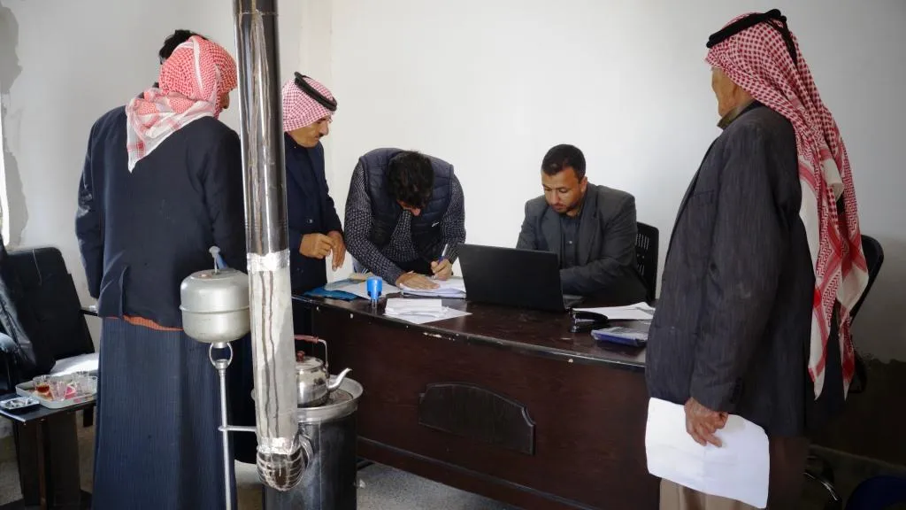 لجنة الزراعة تأمن مستلزمات المزارعين في ريف الرقة