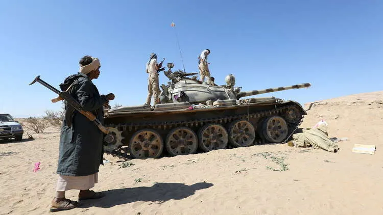تبادل الاشتباكات والقصف بين طرفي النزاع في اليمن