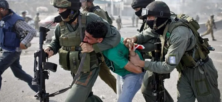 اعتقال ١٠ فلسطينيين والجيش الإسرائيلي يصادق على خطة لاحتلال غزة