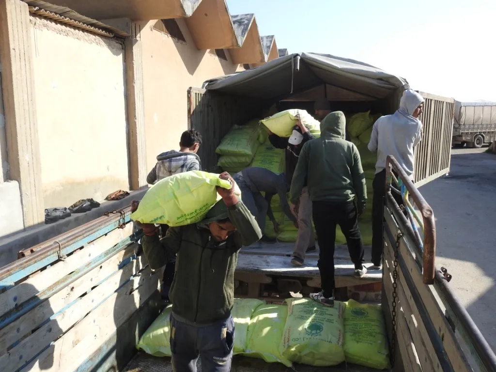 مديرية الزراعة في كري سبي توزع الأسمدة الصناعية على المزارعين
