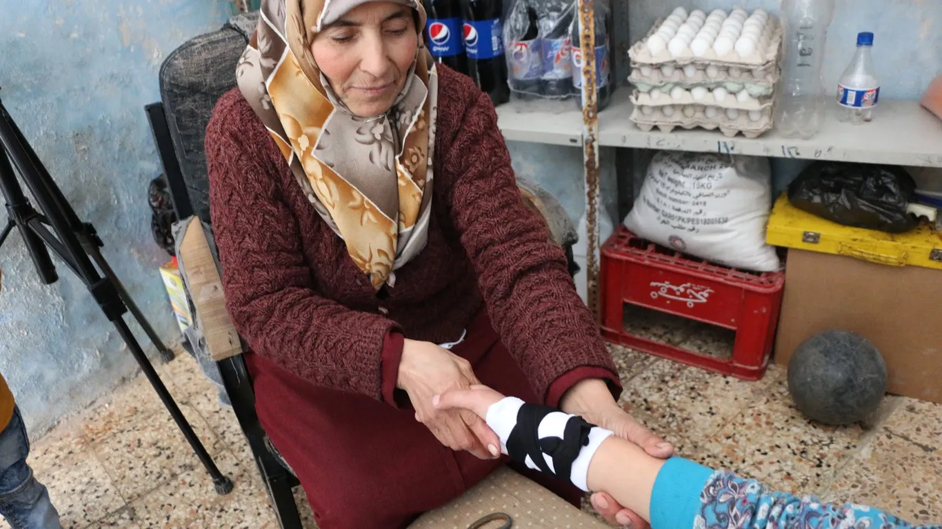 بتجربتها الشخصية تعلمت المهنة وأتقنتها