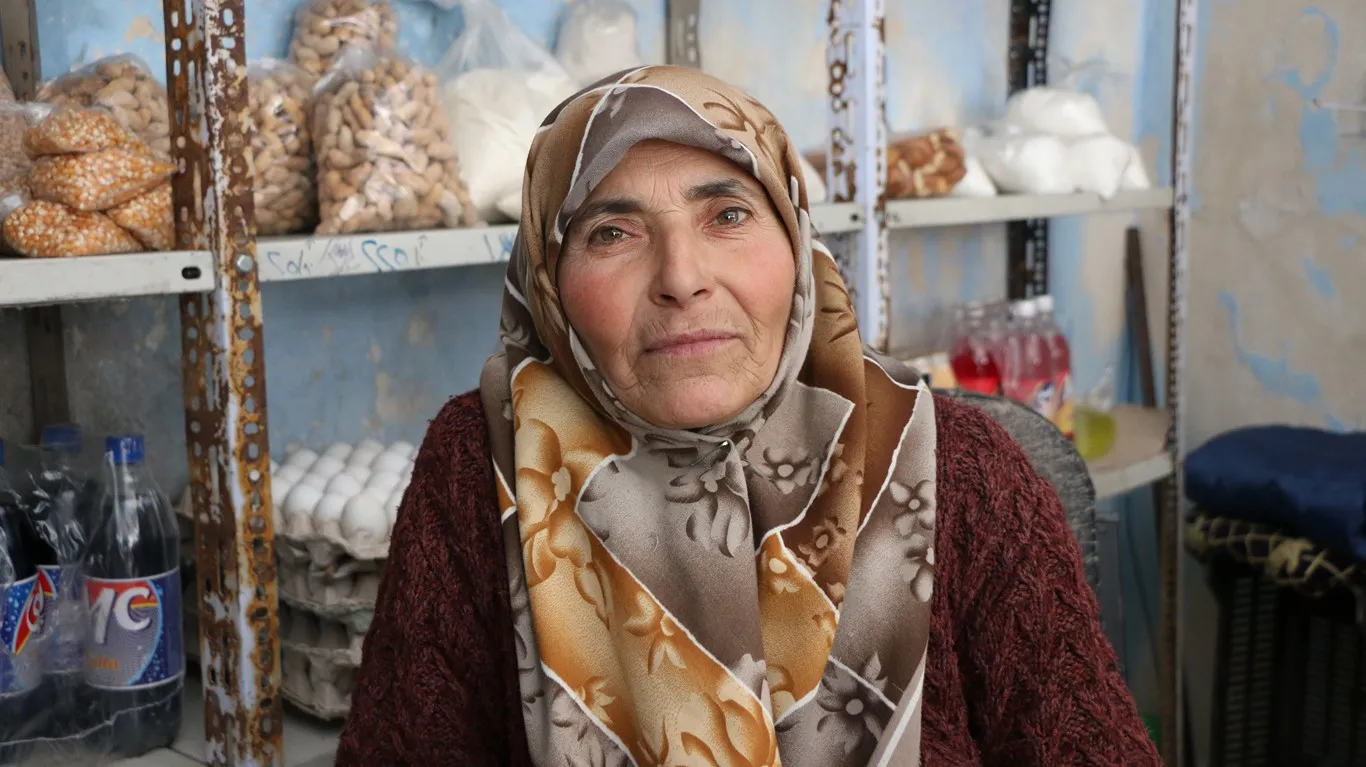 بتجربتها الشخصية تعلمت المهنة وأتقنتها