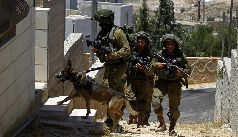اعتقال 20 فلسطينياً.. ورئيس أركان إسرائيلي أسبق يحذر من حرب ضد غزة