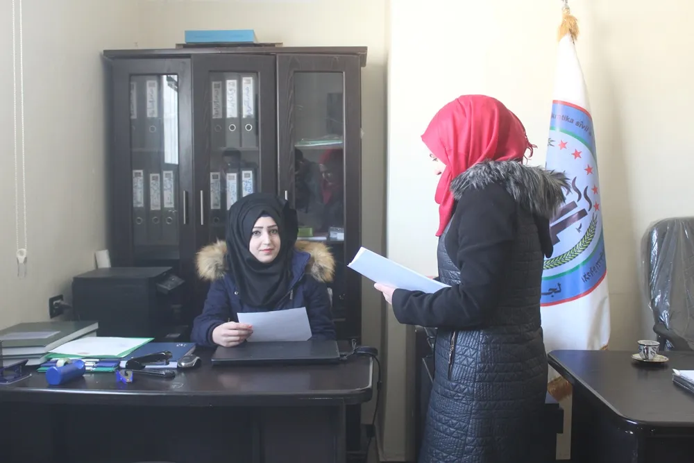 توزيع منشورات عن مقاومة العصر بعد مرور عام عليها