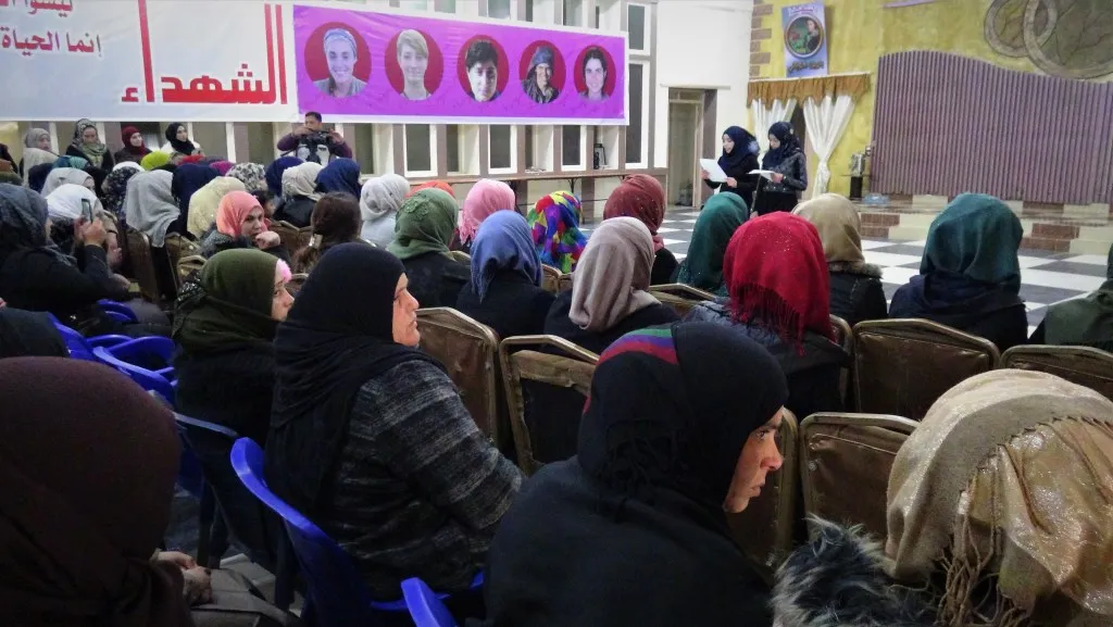 أكاديمية المرأة السورية تخرّج دورة جديدة لها
