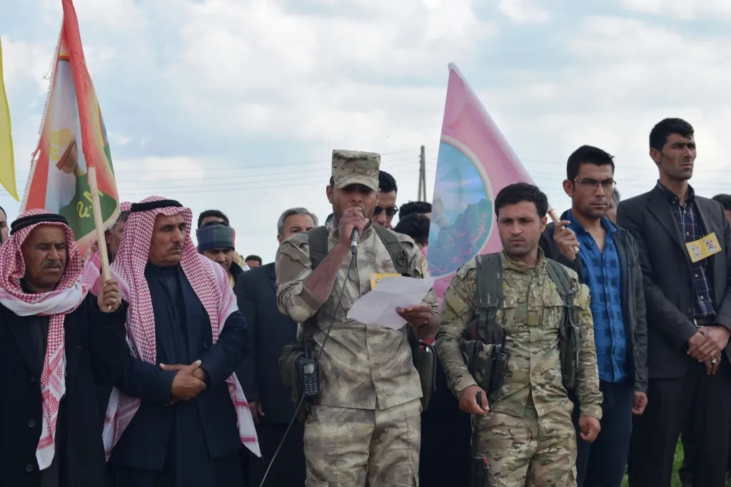 أهالي مقاطعة كري سبي يودعون شهيدين من شهداء الحرية