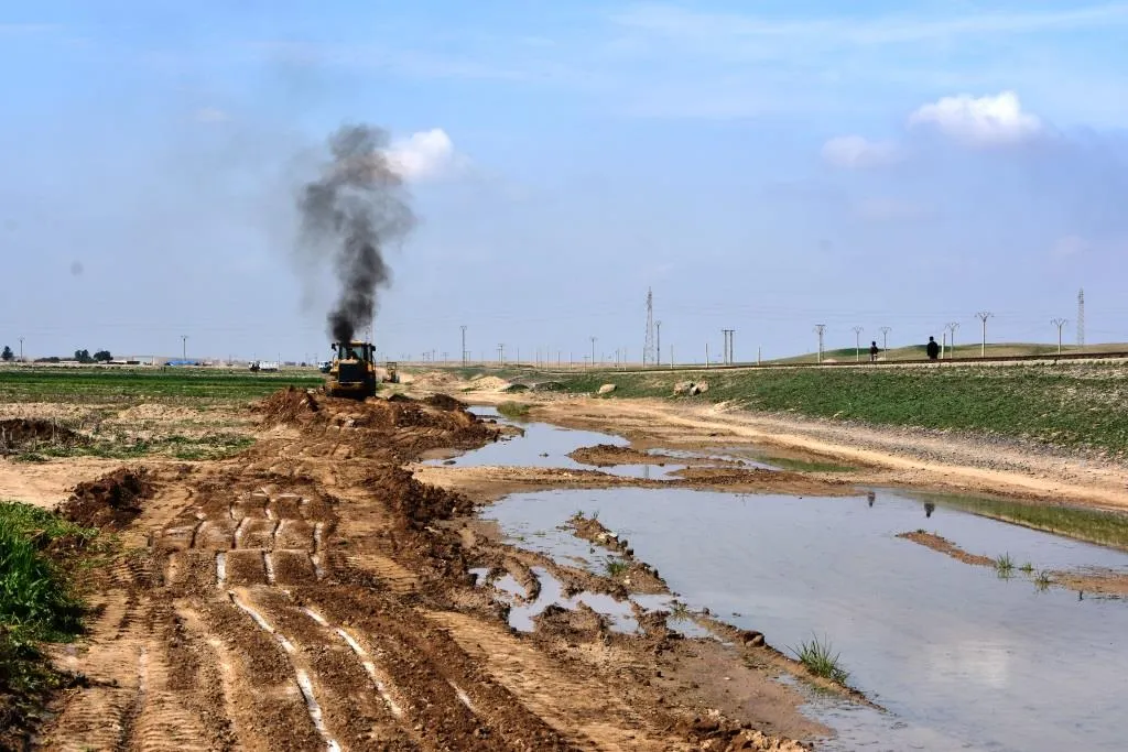 تأهيل الطرق وتشجير الحدائق في دير الزور