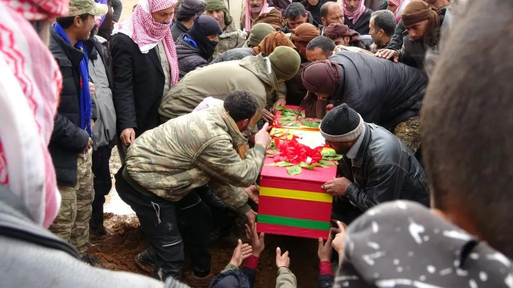 جثمان الشهيدين قصي وعبدالباري وريا الثرى في تل حميس