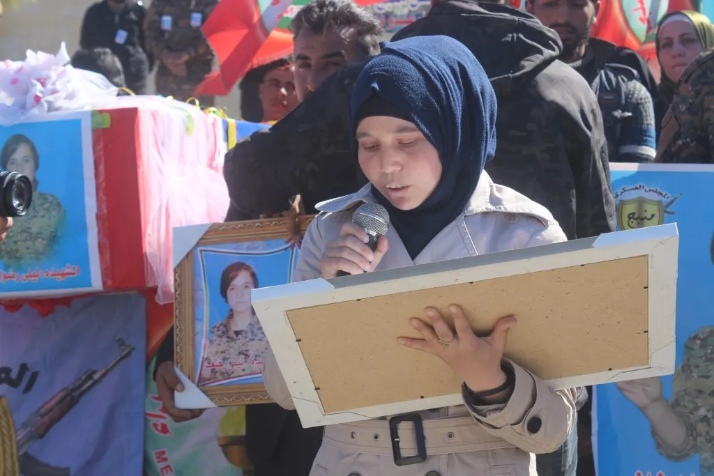 في منبج.. تشييع جثماني شهيدين من مجلس منبج العسكري