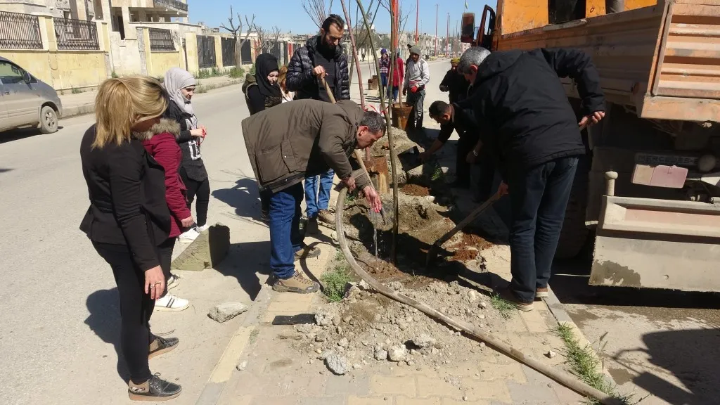 حملة تشجير في الرقة تخليداً لشهداء مقاومة العصر