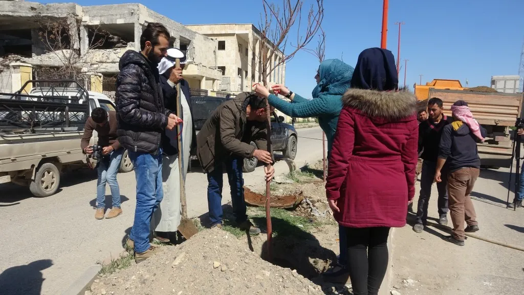 حملة تشجير في الرقة تخليداً لشهداء مقاومة العصر