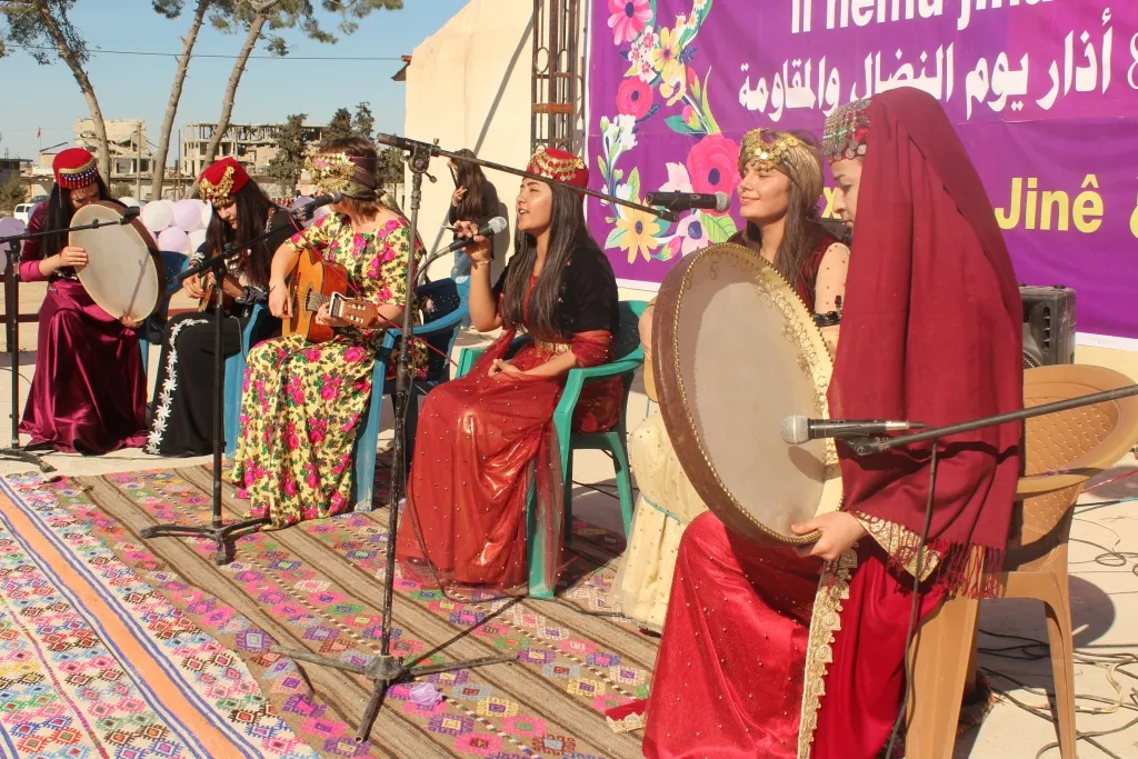 نساء الفرات يختتمن احتفاليتهن بتحية نضال ليلى كوفن