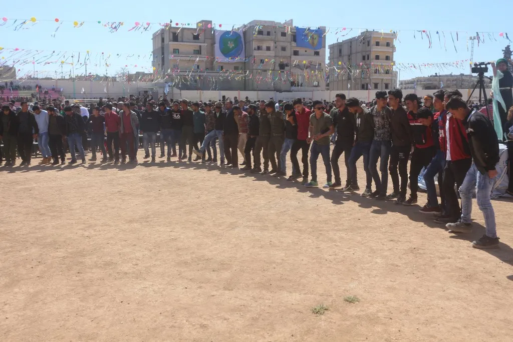 انتهاء فعاليات نوروز منبج بحلقات الدبكة الفلكلورية