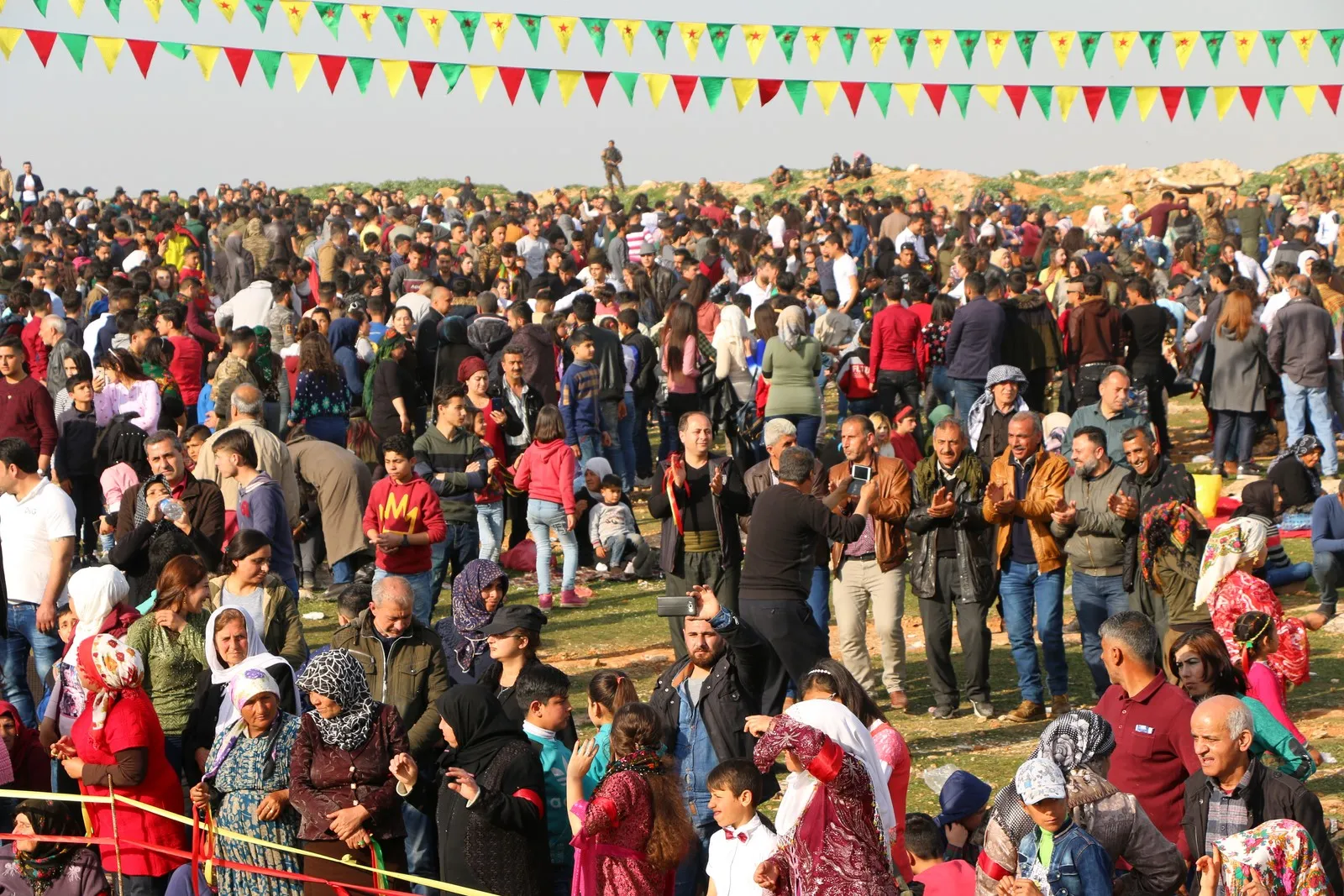 اختتام نوروز حلب بحلقات الدبكة وزغاريد الأمهات