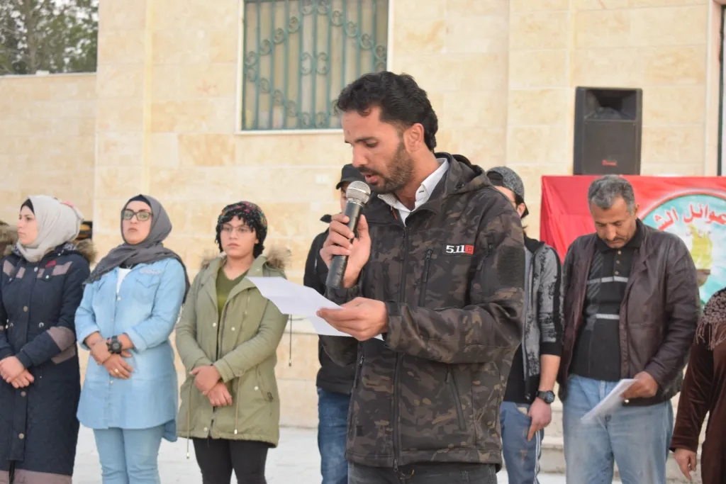 إشعال الشموع على أضرحة الشهداء في منبج بمناسبة قدوم نوروز