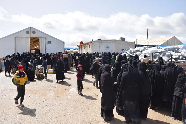المفوضية والصليب الاحمر هم المقصرون في توزيع الخيم