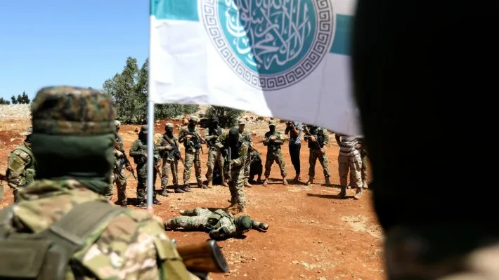 مجلة بريطانية: تحرير الشام.. داعش جديدة بطريقة أكثر ذكاءً وعلى مرأى الأتراك