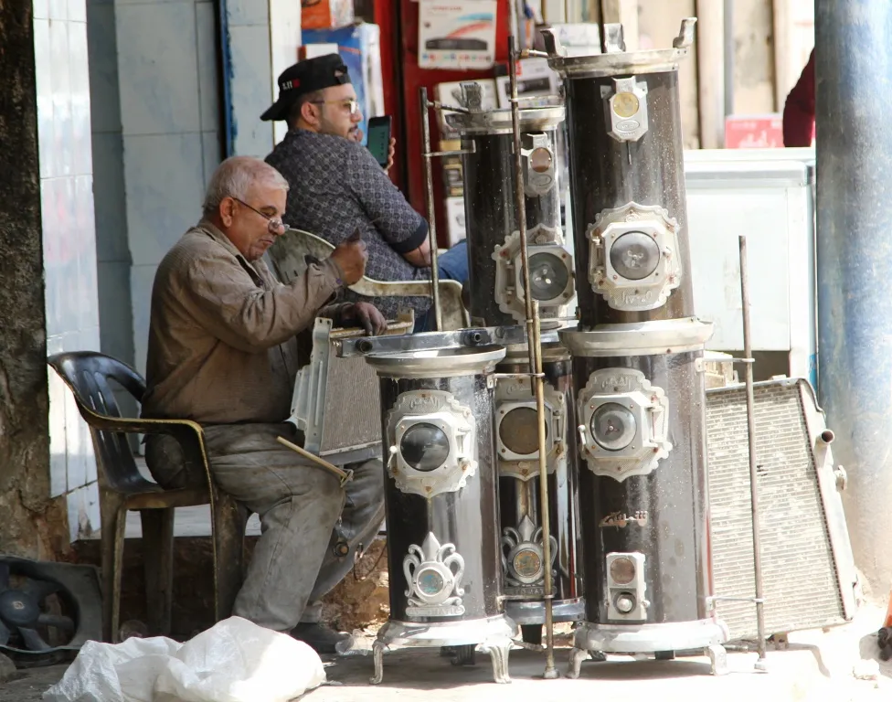 "العمال" قبيل يوم من عيدهم بالصور