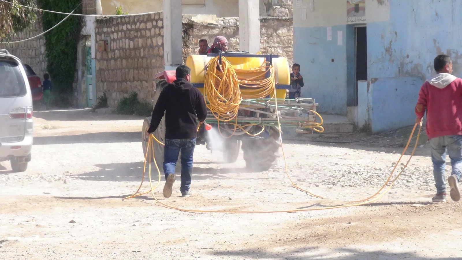 البدء برش المبيدات الحشرية في الشهباء مع ازدياد حالات الإصابة باللشمانيا