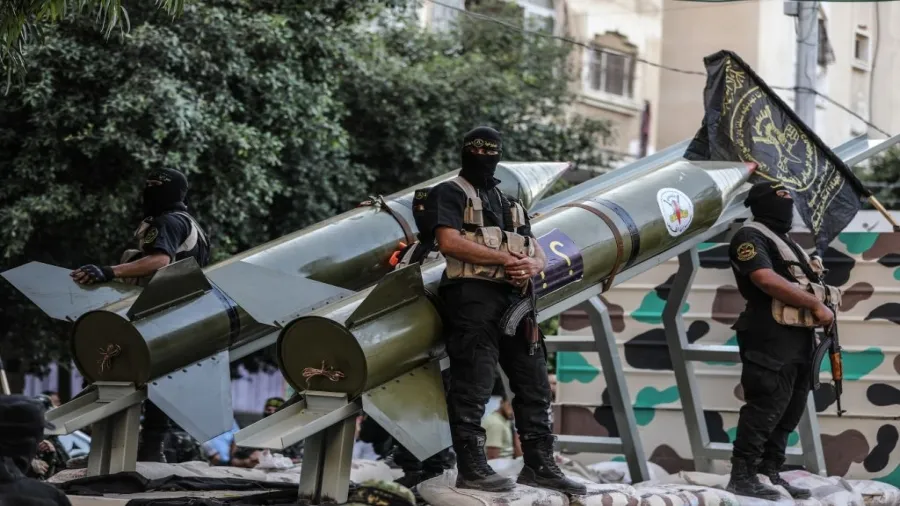 مخاوف إسرائيلية من إطلاق صواريخ لإسقاط نتنياهو والأسرى الفلسطينيين يبدؤون إضراباً عن الطعام