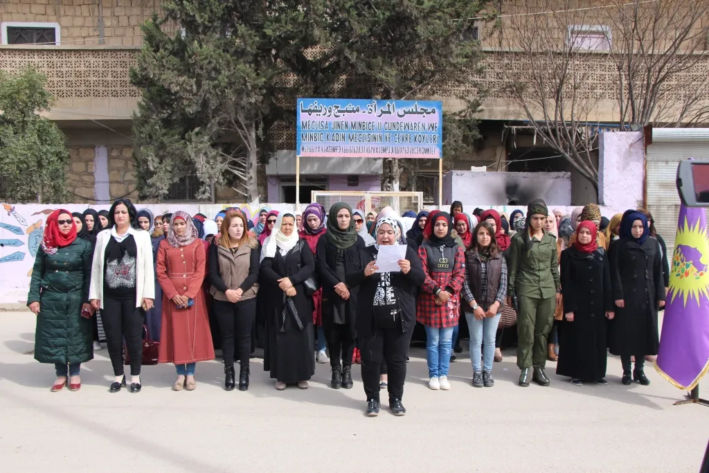 مجلس المرأة في منبج يندد ببناء الجدار العازل بعفرين ويدين انتهاكات تركيا