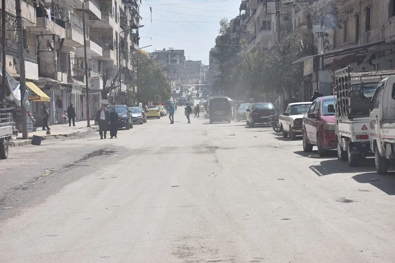 بجهودهم الذاتية أهالي حي الأشرفية يواصلون بناء حياتهم من جديد
