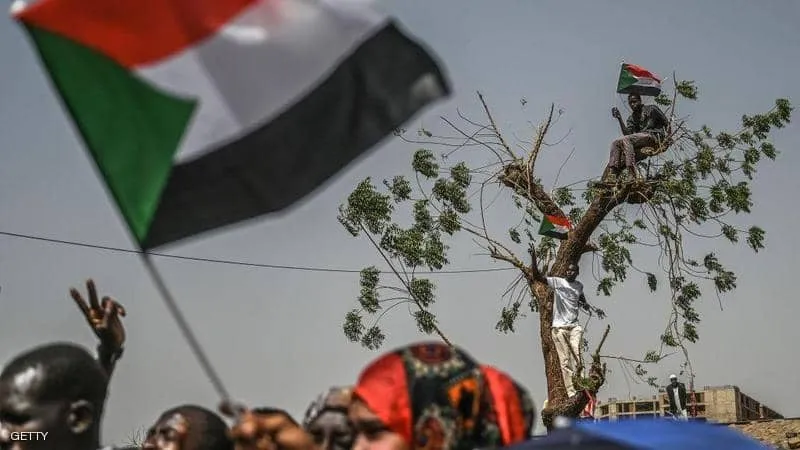 استمرار التظاهرات في السودان والمجلس العسكري يعتقل المزيد من "رموز النظام"