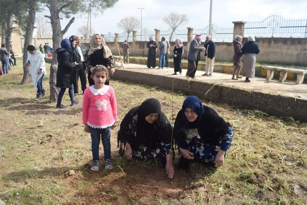 غرس 400 شجرة في كري سبي وكوباني احتفاءً بميلاد أوجلان