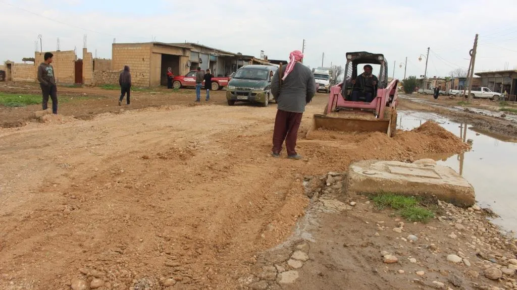 ترميم الجسور التي تضررت نتيجة السيول في ناحية تل حميس