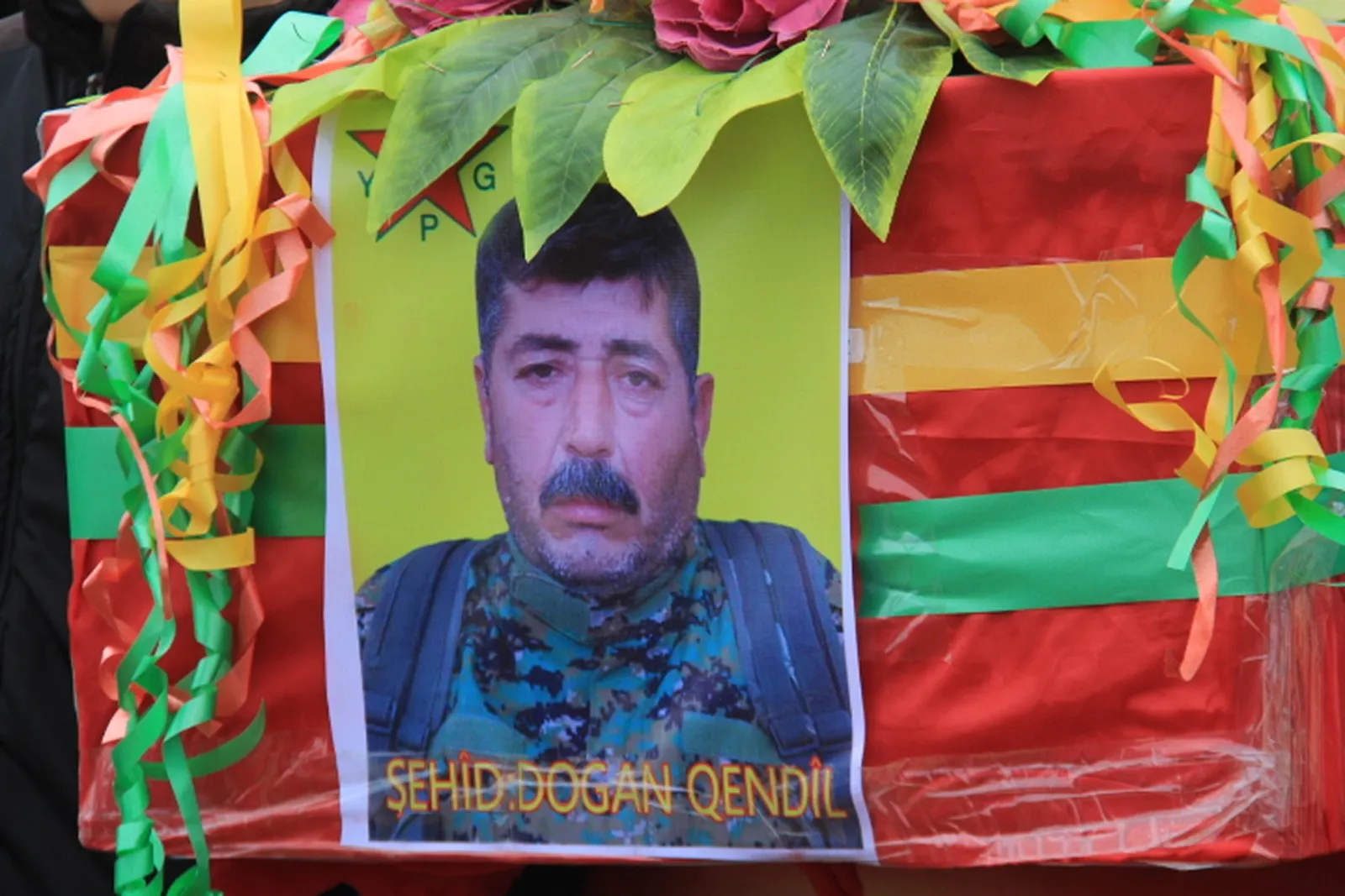 جثمان المناضل دوغان قنديل يوارى الثرى في مزار شهداء مقاومة العصر