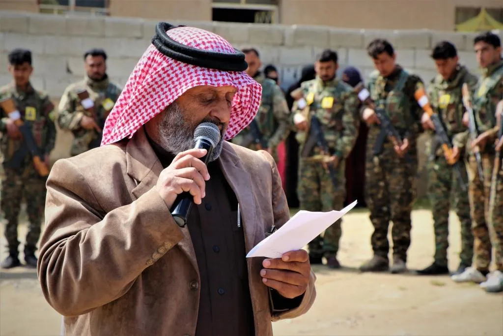 تقديم واجب العزاء لذوي شهيدين في الطبقة