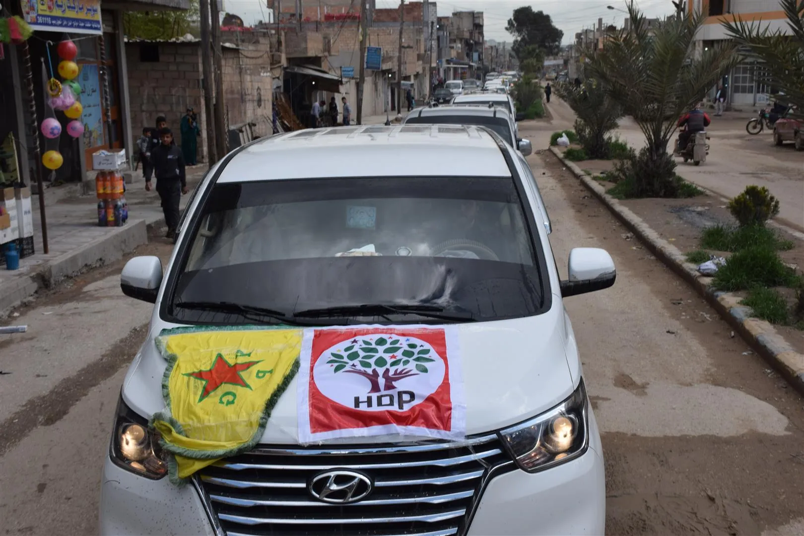 احتفالات في تربه سبيه ومقاطعة الحسكة بالفوز الذي حققه HDP في الانتخابات