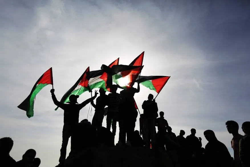 زعماء يرفضون صفقة القرن وغزة تهدد بالتصعيد وإضراب الأسرى يدخل يومه الثامن